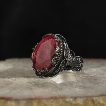 925 Sterling Silver Ruby Stone Traditional Motif Men Ring 